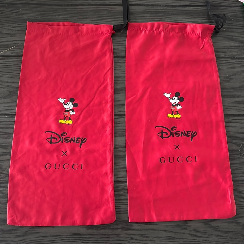 Gucci Disney
Red silk dustbag set
New condition